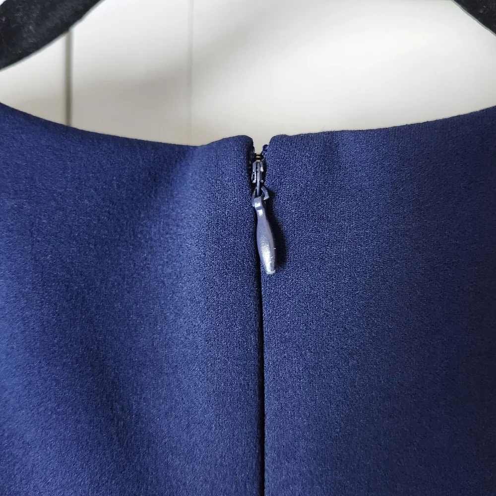 Elegant Blue Sleeveless Dress - Picture 6 of 10